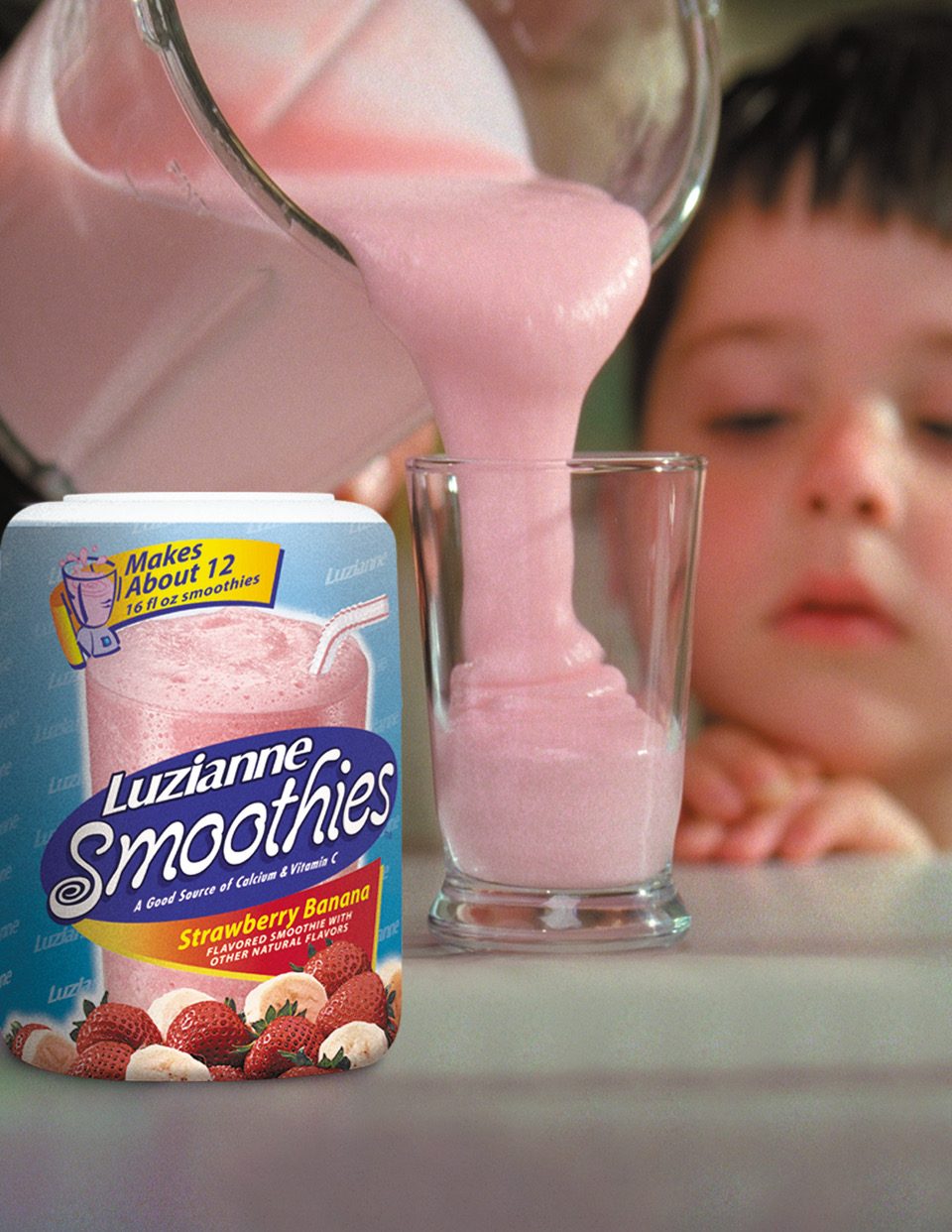 Luzianne Smoothies ad with a child watching a smoothie pour